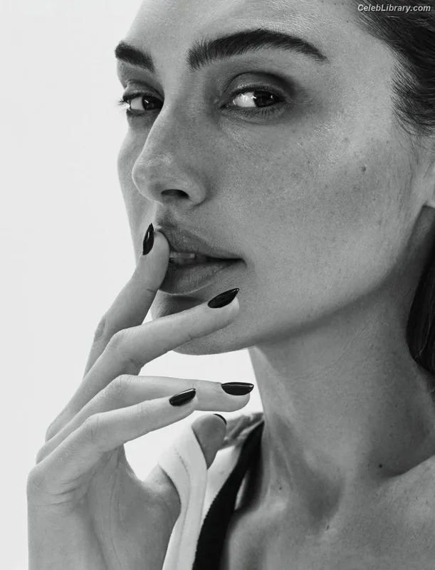 Gal Gadot photo 19 of 1471