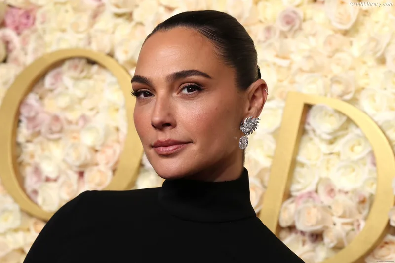 Gal Gadot photo 9 of 1471