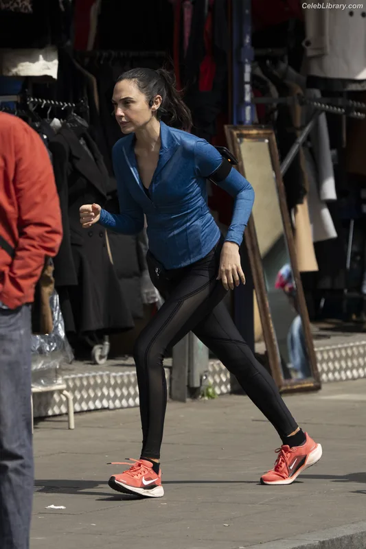 Gal Gadot photo 10 of 1471