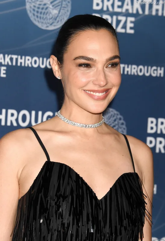Gal Gadot photo 23 of 1471