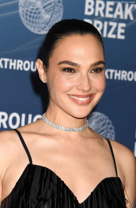 Gal Gadot photo 24 of 1471