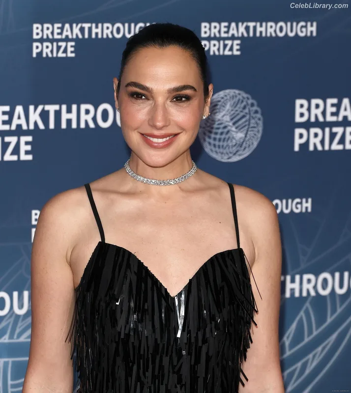 Gal Gadot photo 3 of 1471