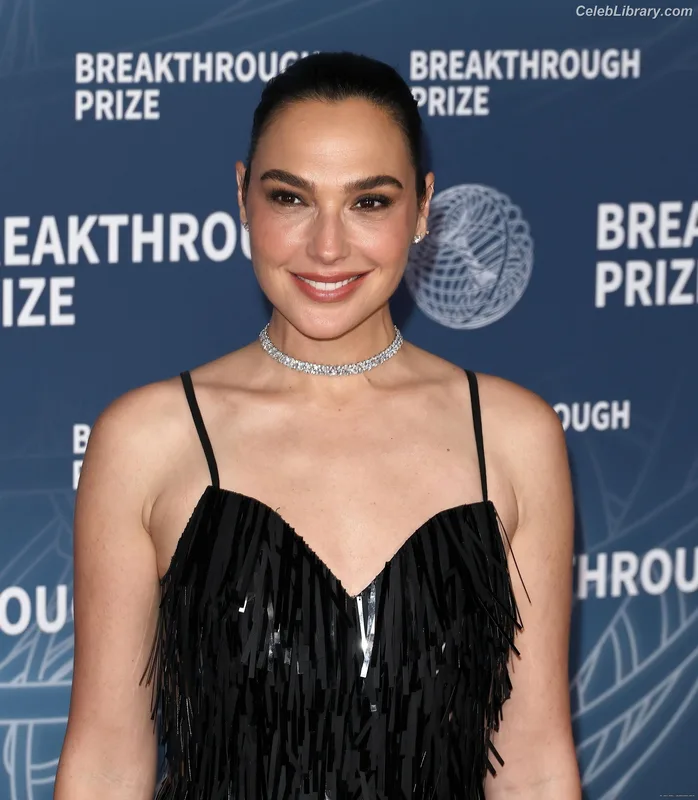 Gal Gadot photo 4 of 1471