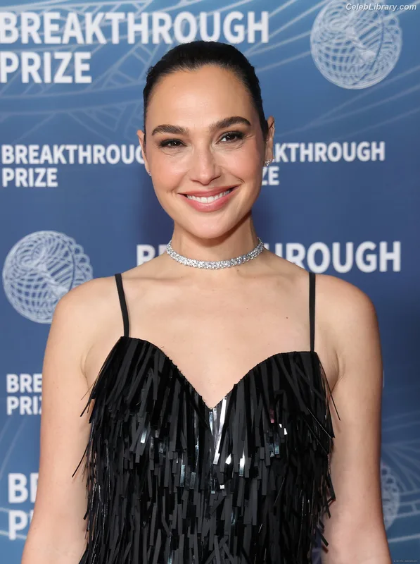 Gal Gadot photo 5 of 1471