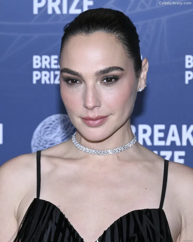 Gal Gadot photo 8 of 1471