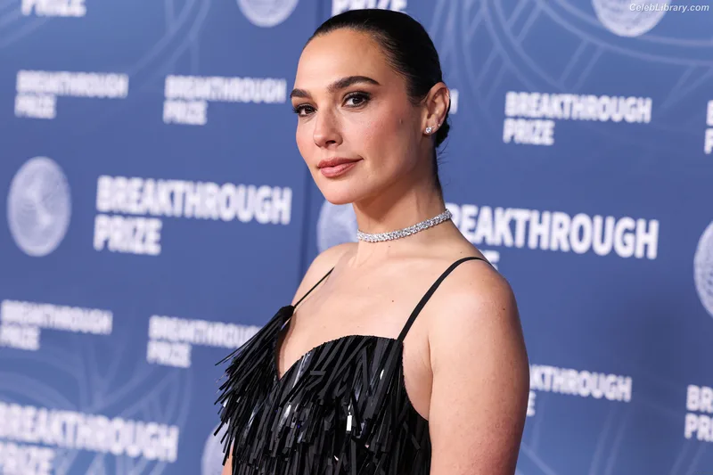 Gal Gadot photo 12 of 1471