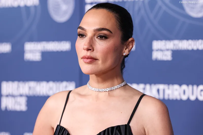 Gal Gadot photo 14 of 1471