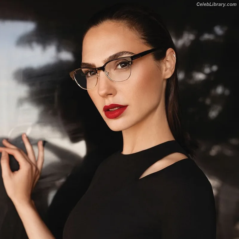 Gal Gadot photo 4 of 1471