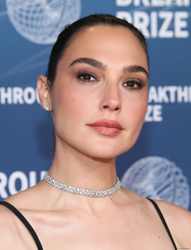 Gal Gadot photo 12 of 1471