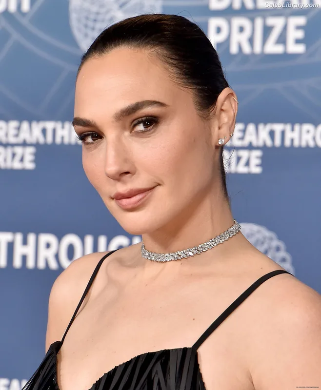 Gal Gadot photo 16 of 1471