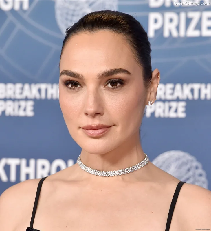Gal Gadot photo 17 of 1471
