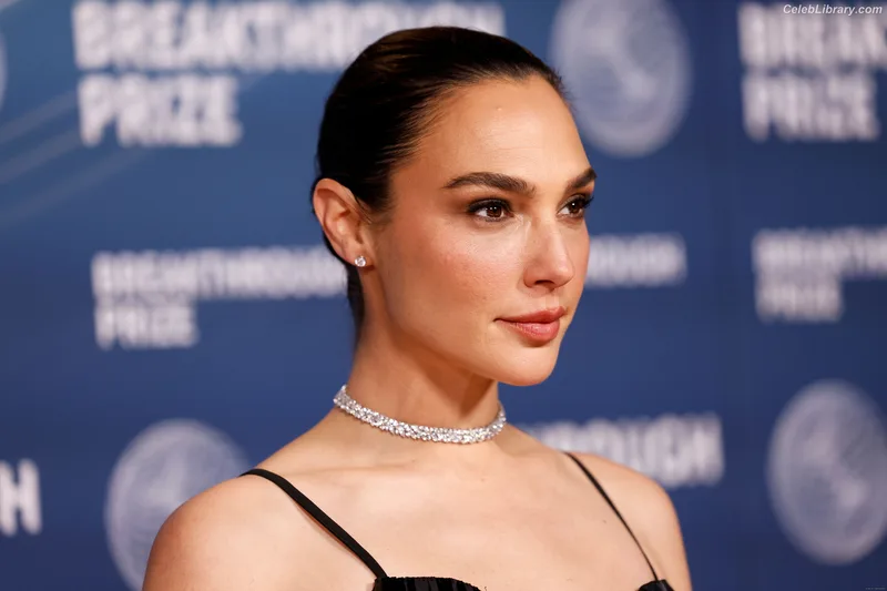 Gal Gadot photo 20 of 1471