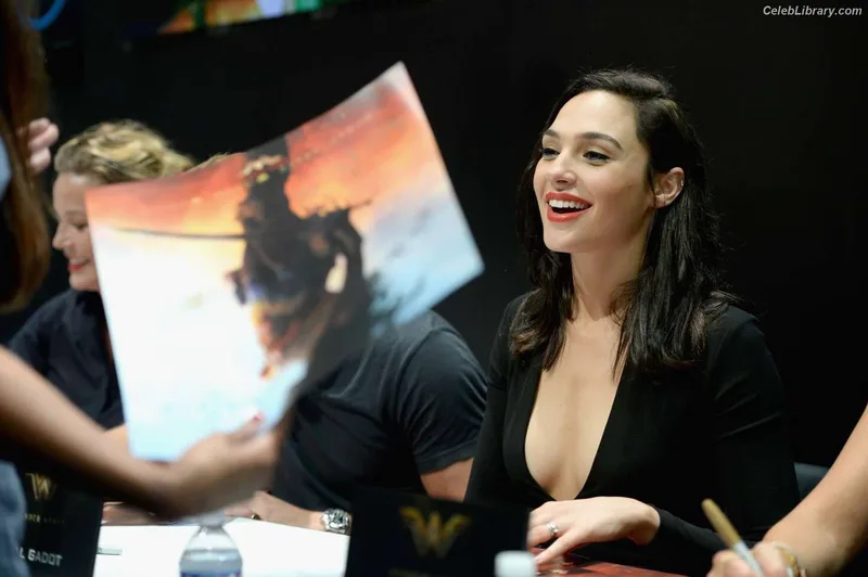 Gal Gadot photo 5 of 1471