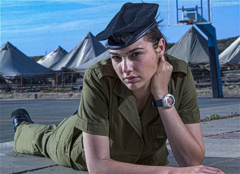 Gal Gadot photo 10 of 1471