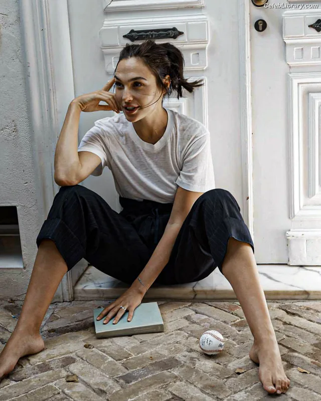Gal Gadot photo 12 of 1471