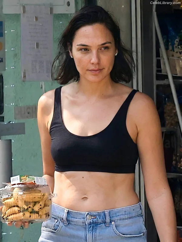 Gal Gadot photo 13 of 1471