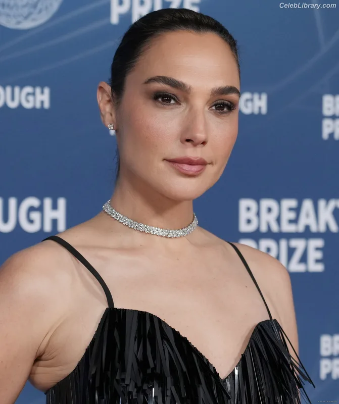 Gal Gadot photo 14 of 1471