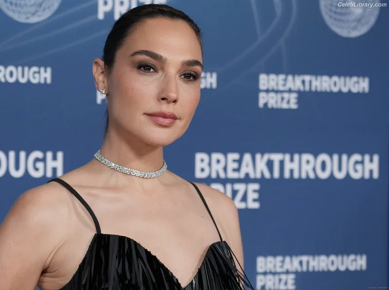Gal Gadot photo 15 of 1471