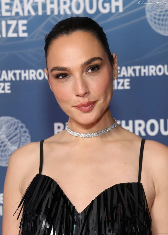 Gal Gadot photo 17 of 1471