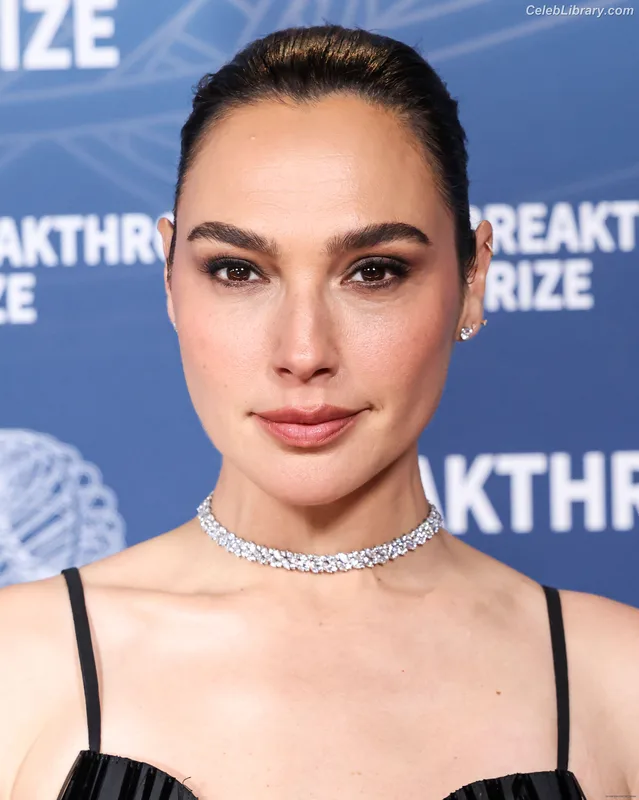 Gal Gadot photo 18 of 1471
