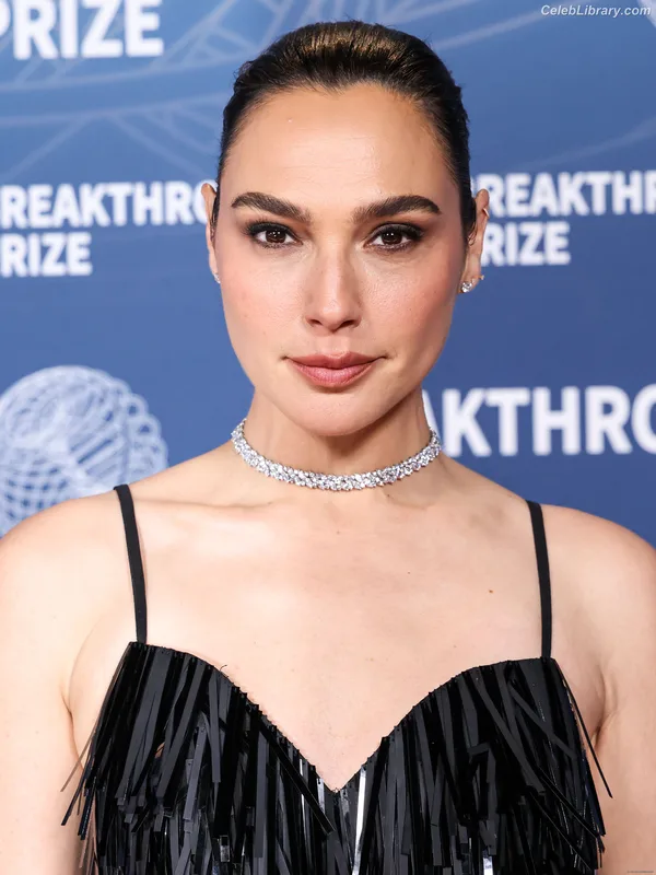 Gal Gadot photo 19 of 1471