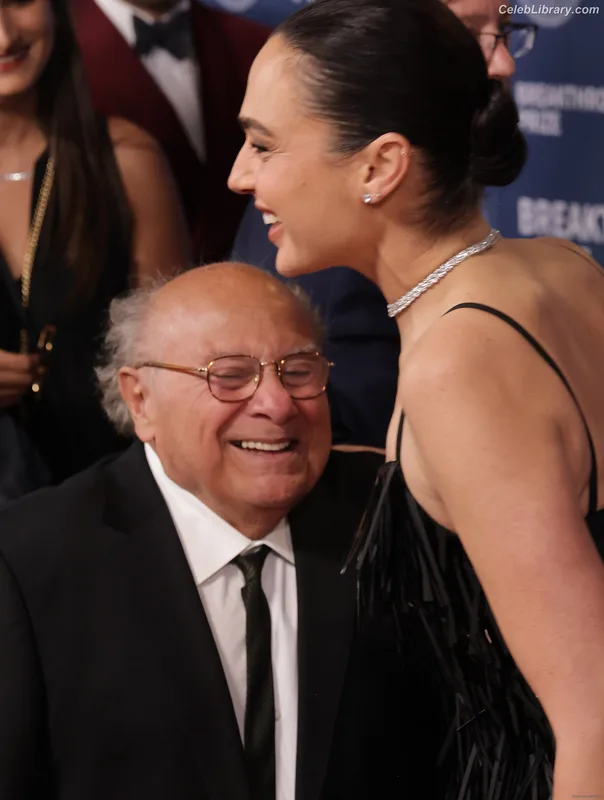Gal Gadot photo 21 of 1471