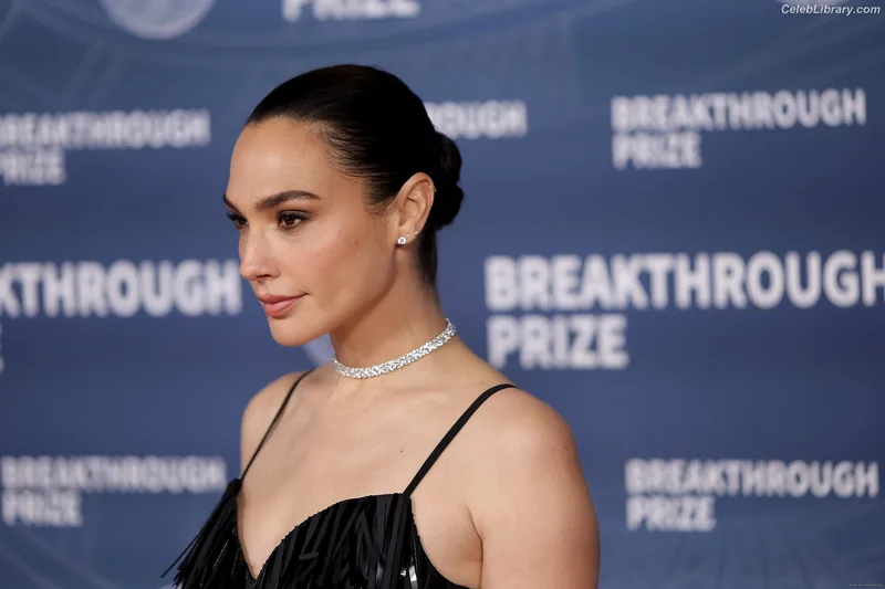 Gal Gadot photo 23 of 1471