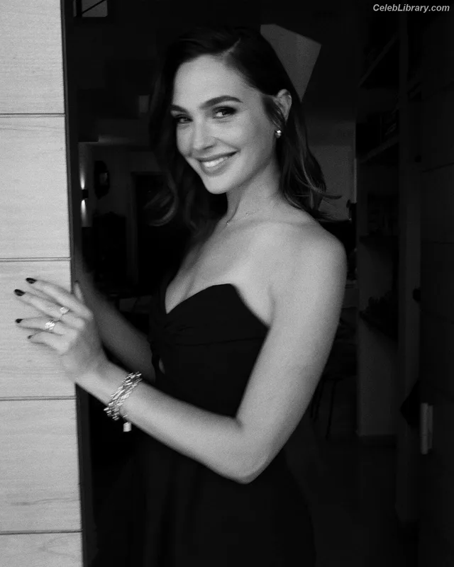 Gal Gadot photo 1 of 1471