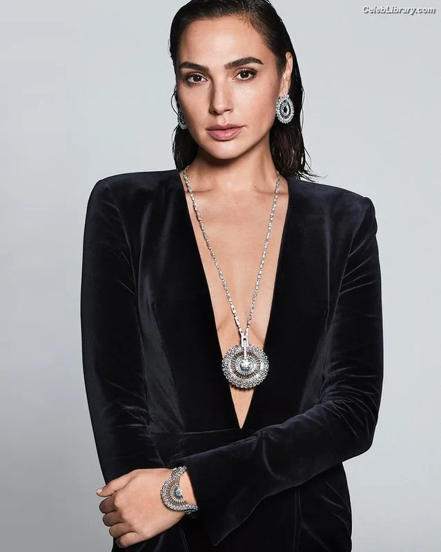 Gal Gadot photo 8 of 1471