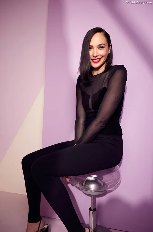 Gal Gadot photo 16 of 1471