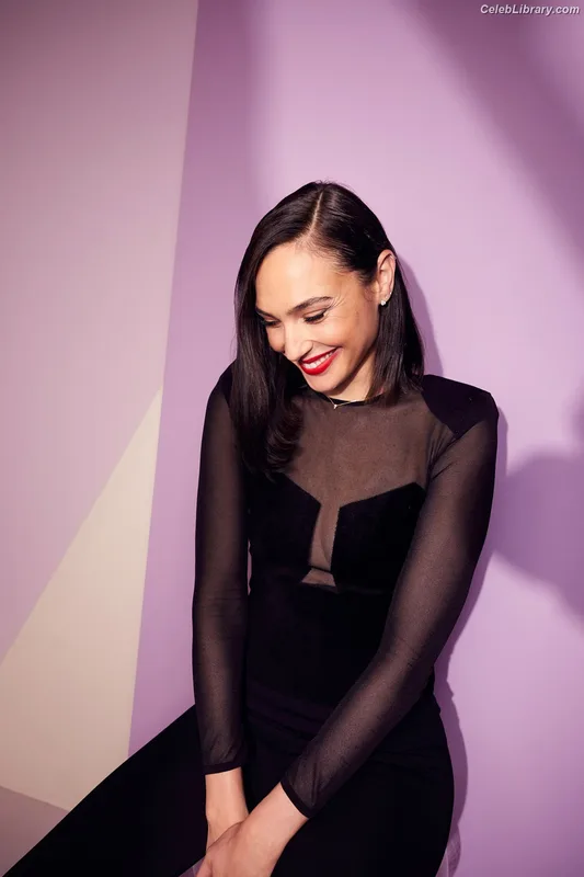 Gal Gadot photo 17 of 1471