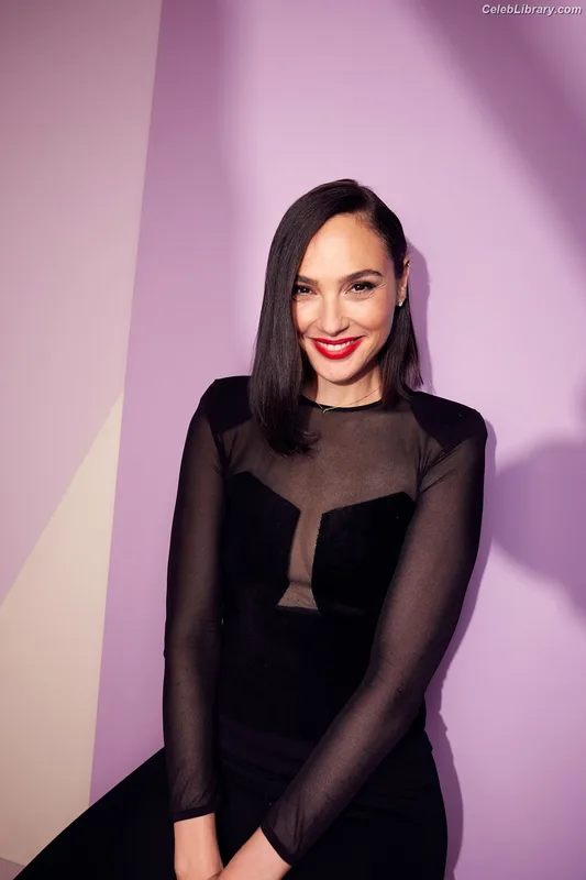 Gal Gadot photo 23 of 1471