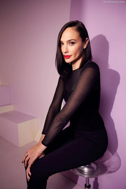 Gal Gadot photo 24 of 1471
