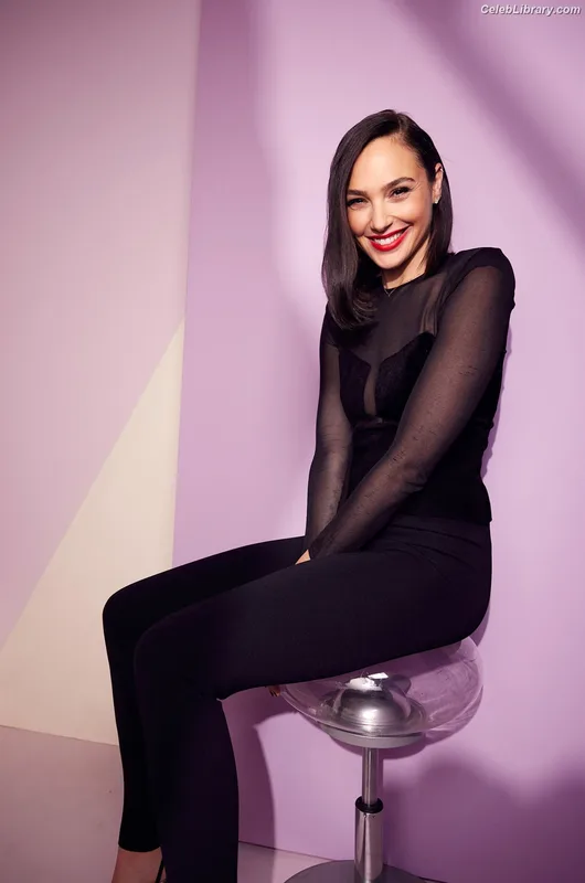 Gal Gadot photo 2 of 1471