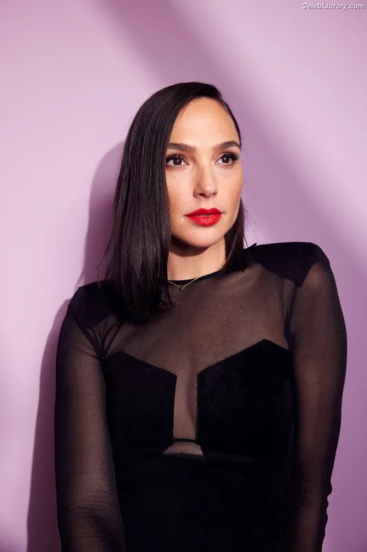Gal Gadot photo 3 of 1471
