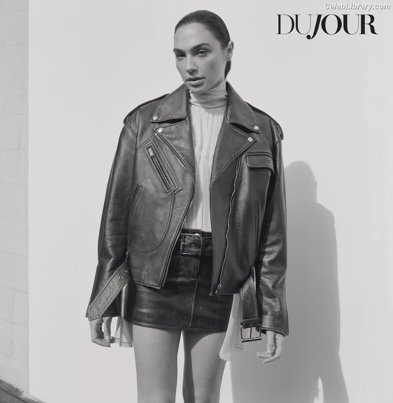 Gal Gadot photo 2 of 1471