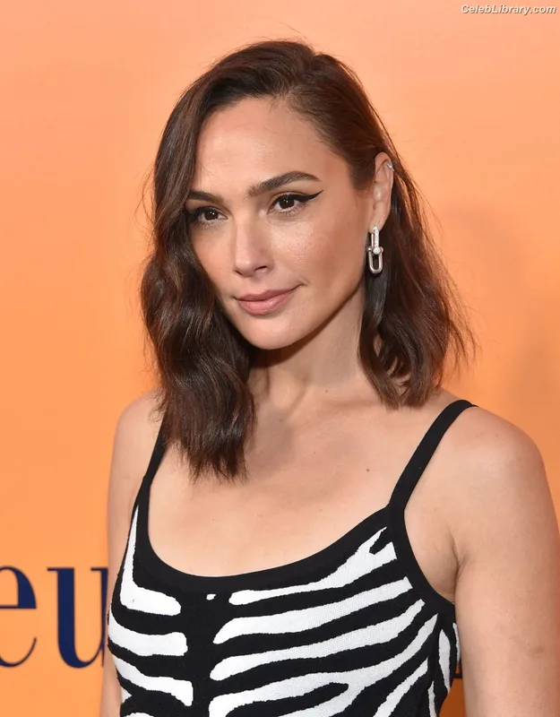Gal Gadot photo 7 of 1471