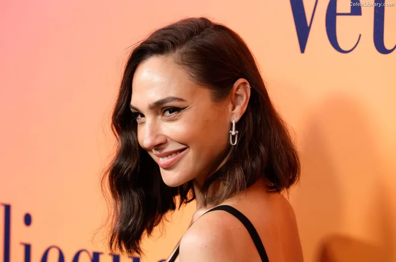 Gal Gadot photo 8 of 1471