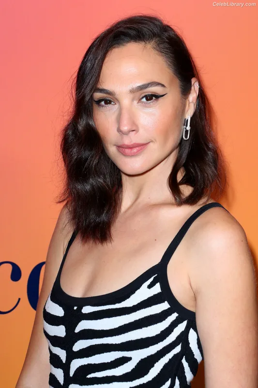 Gal Gadot photo 6 of 1471
