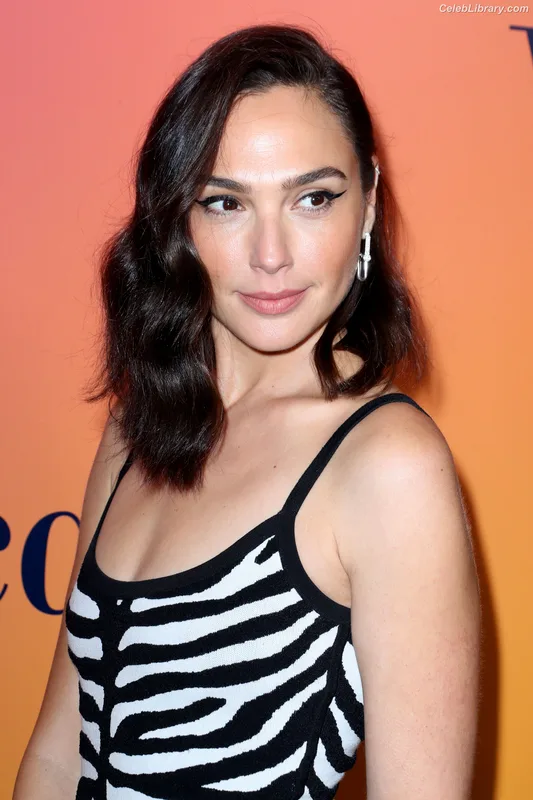 Gal Gadot photo 7 of 1471