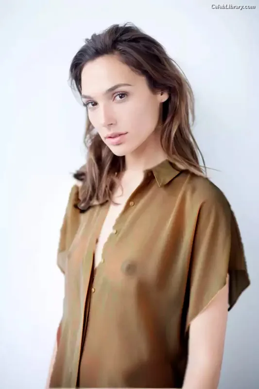 Gal Gadot photo 7 of 1471
