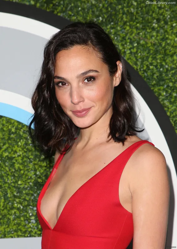 Gal Gadot photo 14 of 1471