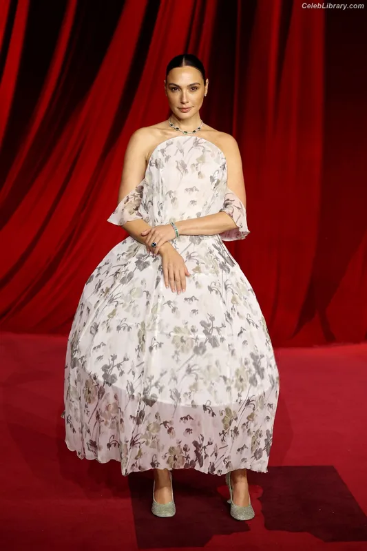Gal Gadot photo 20 of 1471
