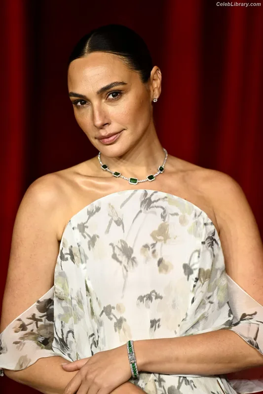 Gal Gadot photo 22 of 1471