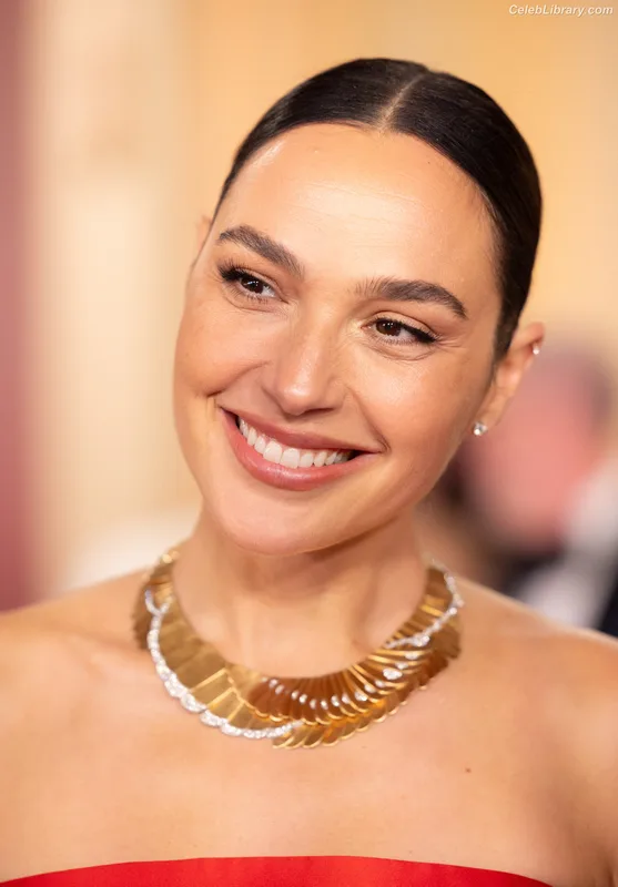Gal Gadot photo 10 of 1471
