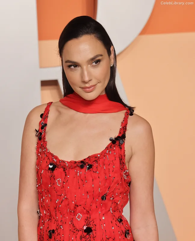 Gal Gadot photo 18 of 1471