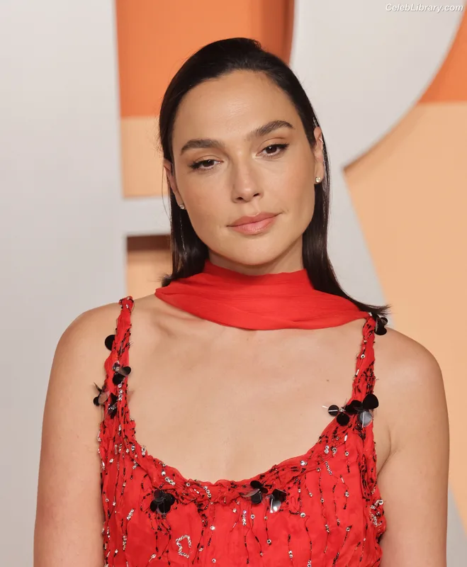 Gal Gadot photo 19 of 1471