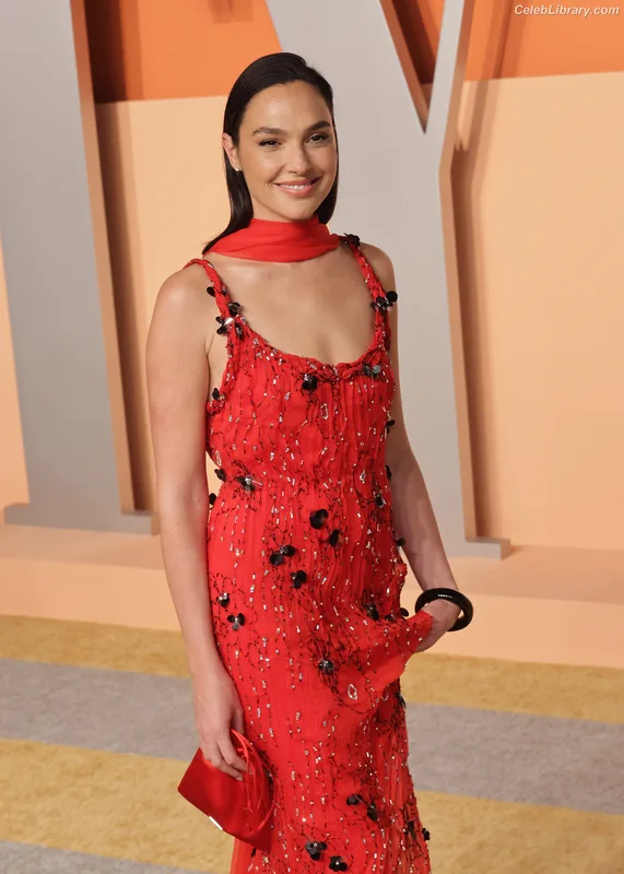 Gal Gadot photo 20 of 1471