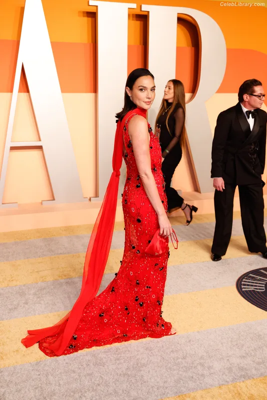 Gal Gadot photo 4 of 1471