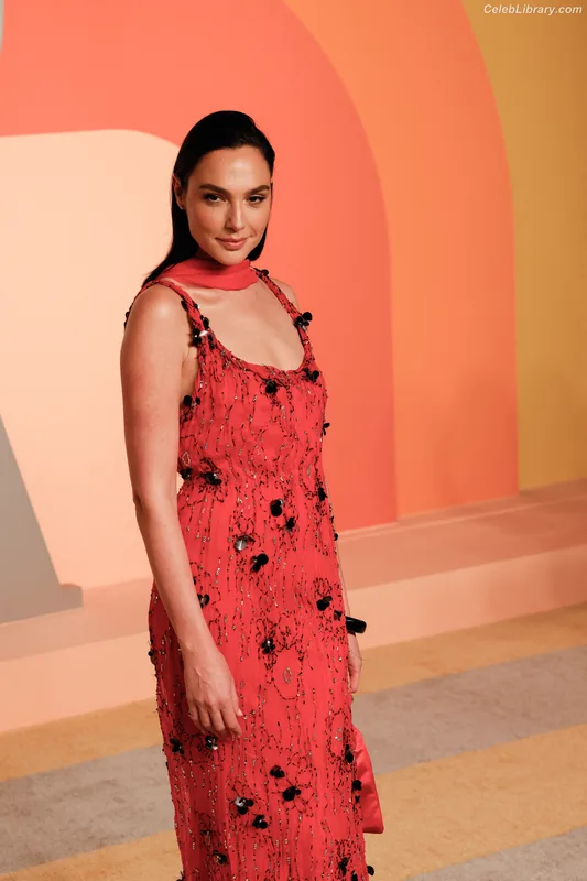 Gal Gadot photo 5 of 1471